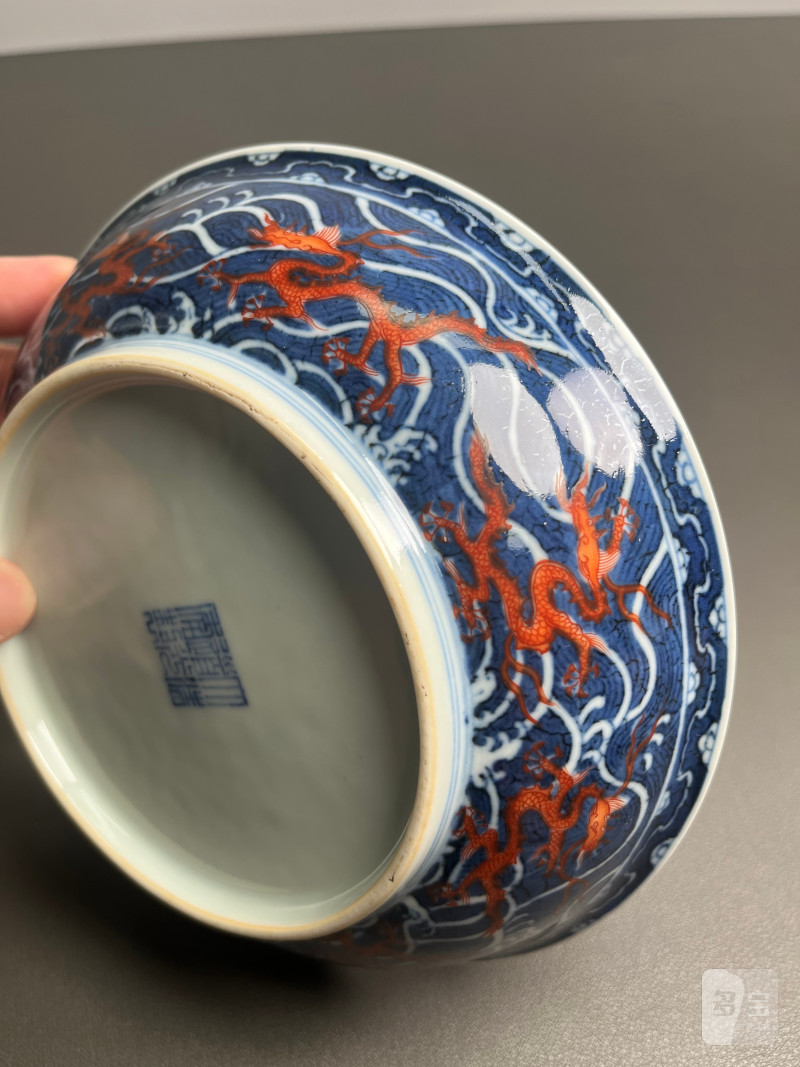 清道光  青花矾红九龙闹海图盘 - 图13